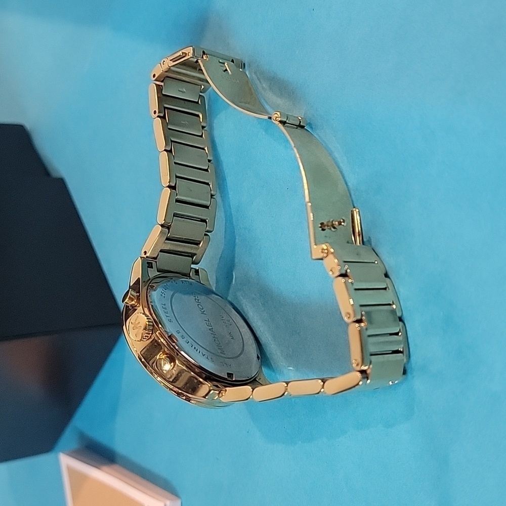 Michael Kors Rose Gold Watch - Picture 11 of 16